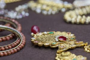 Fake Jewellery Red Flags: Hallmark, Stamp, Invoice and Setting Checks